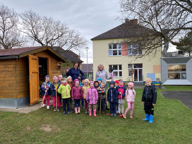 Berušky - úklid zahrady