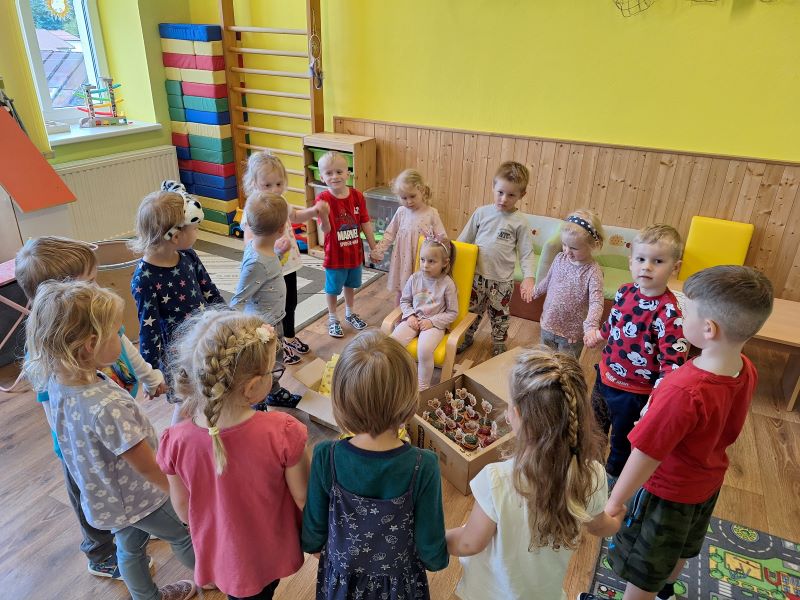  Včeličky - Loučení se školkou